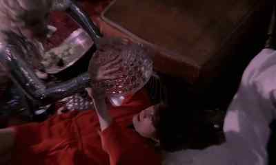 Valerie, help me! Help me!
[ Grunting ] - Daughters of Darkness