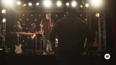 Vamos pasar la
bien, vamos pasar la que, - Love in the Limelight