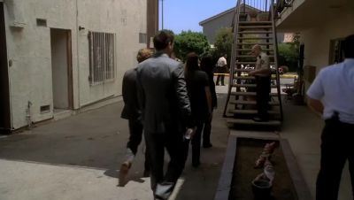Van pelt,you come with me. - The Mentalist