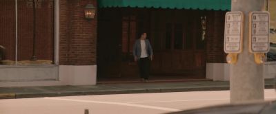 VANESSA: Look at him. - White Elephant