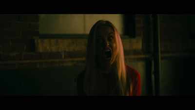 -[Vanessa] Oh, my.
-[Mae screams] - Slip