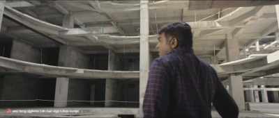Varadhan! Hey, friend!
–Hey! - Chekka Chivantha Vaanam