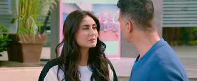 - Varun, you're so insensitive.
- I'm insensitive? - Good Newwz