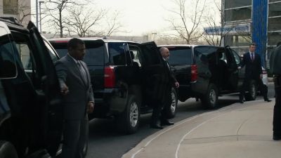 - Vehicle's ahead.
- Back up. Back up. Back up. - Law & Order: Organized Crime