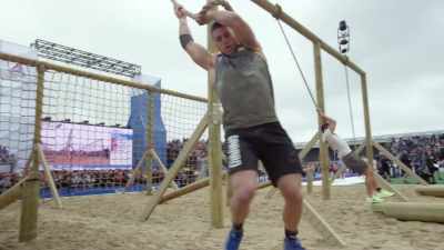 Vellner tombe du tronc
et doit recommencer. - The Redeemed and the Dominant: Fittest on Earth