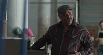Venga, Bruce. Vive un poco. Sé decidido. - The Shrink Next Door