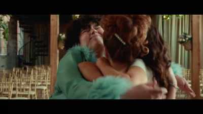 - [Veronica grunts]
- [Paige] Wait, I need to-- - The Slumber Party