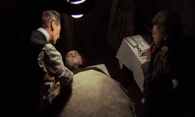 Very curious. - Horror Express