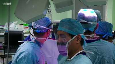 Very little blood is pumping
around her body, - Surgeons: At the Edge of Life