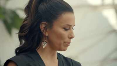 - Very tropical,
with the pineapple - Eva Longoria: Searching for Mexico