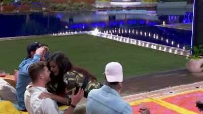 >> VERY, VERY, VERY INSANELY
SEXY. - Love Island