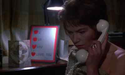 - Very well. I'll tell her that.
- Hello? Hello? - Sunday Bloody Sunday