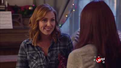 Vi hørte julesange.
Douglas var sanger. - Christmas Wedding Runaway