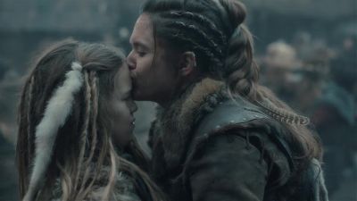 Vibeke, hide until I come for you. - The Last Kingdom