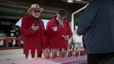 Vic and CaJohn
can tell with one taste - Superhot: The Spicy World of Pepper People