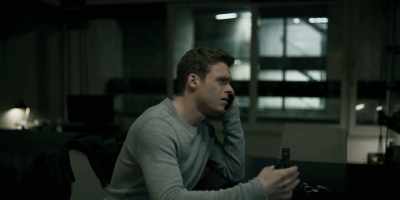 Vicky, let's just have a chat.
Let's just have a chat! - Bodyguard