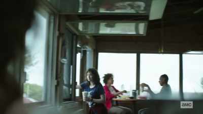 - Vicky, the fireworks.
- I'll watch them over there. - NOS4A2