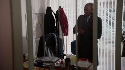 Vicodin, and he doesn't
have a prescription. - House