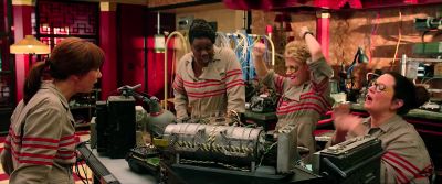 - Victor! I need your help.
- Did you see those things? - Ghostbusters