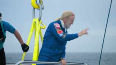 Victor: I will. Let's
go back to titanic. - Back to the Titanic