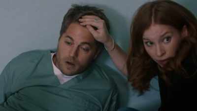 VICTORIA: Help, please!
[banging on door] - The Spencer Sisters