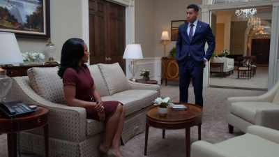 Victoria: Hi. Is there
something that you need? - Tyler Perry's The Oval