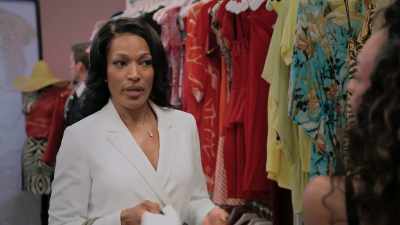 VICTORIA: LILLY, WOULD YOU
PLEASE GRAB ME - Tyler Perry's The Oval