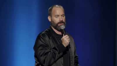 Vine la mine şi-mi zice:
"Amuzant spectacol!" - Tom Segura: Disgraceful