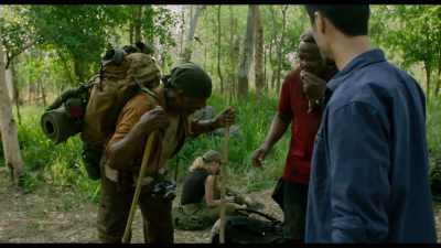 -[Vinh] Sounds very bad.
-[Otis] Yeah. - Da 5 Bloods