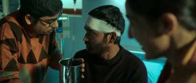 Vishu babu, drink this milk. - Atrangi Re