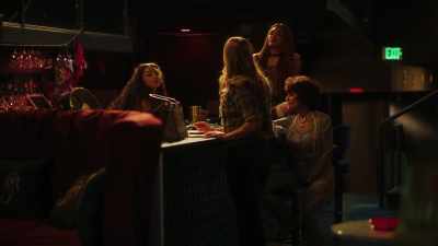 Viv, I'm moving you
to head bartender. - Hustlers Take All