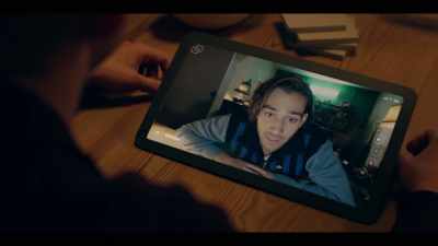 "Viver discretamente." - Years and Years