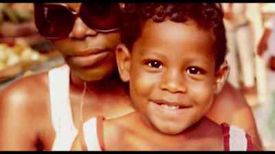 Vivía con mi mamá, mi abuela, - The Honorable Shyne