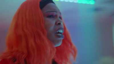 - (vocalizes) Okay, Hannah. - The African Desperate