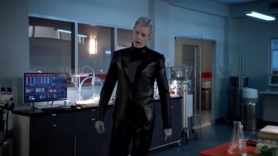 - [voice echoing] Two for one. - The Flash
