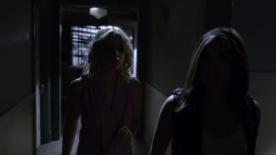 ( voice humming ) - Pretty Little Liars