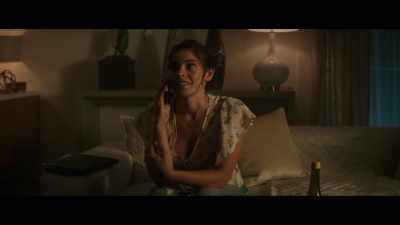 -[voicemail beeps]
-Hey, it's me. - Aftermath