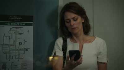 - [Voicemail] The person
you're calling is... - Five Bedrooms