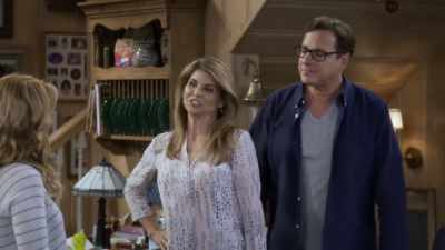 Waaaaaaake Up, USA! - Fuller House