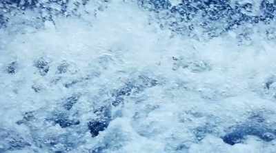 Wade: SO, COULD A BUILDUP
OF SPRAY ICE - Mysteries of the Deep