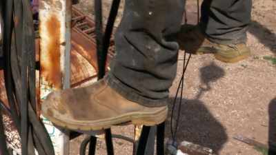 Wahey. I don't feel comfortable
up here now. (LAUGHS) - Outback Opal Hunters