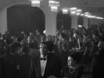 - Wait a bit. Let's enjoy this.
- Let them have their fun. - Cold War