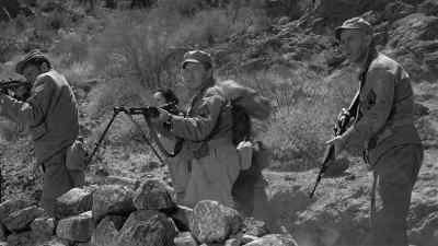 Wait a minute, Ballo, stop! Stop!
Stop everybody! All right, stop it! - The Mountain Road