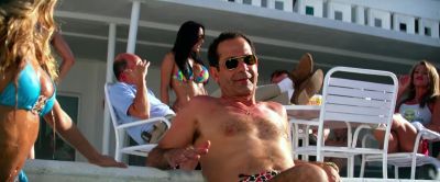 Wait a minute, I'll bring
some samples for you guys - Pain &amp; Gain