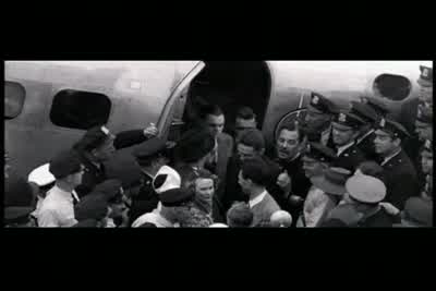 Wait a minute. - The Aviator