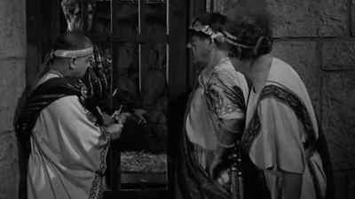 Wait a minute.
Sixteen pounder. - The Three Stooges Meet Hercules