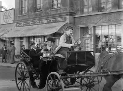 Wait a minute, there's the theater. - The Story of Vernon and Irene Castle