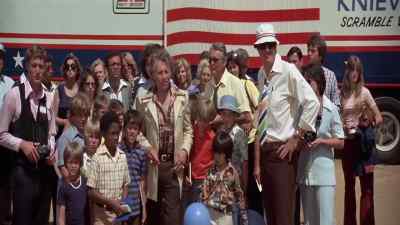 Wait a minute.
Wait a minute, folks. - Viva Knievel!