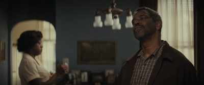 Wait a minute. You gonna
say, "thanks, rose," - Fences