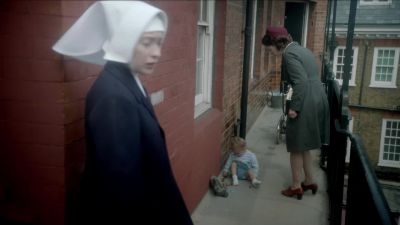 Wait a moment! - Call the Midwife